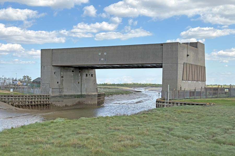 Flood barrier