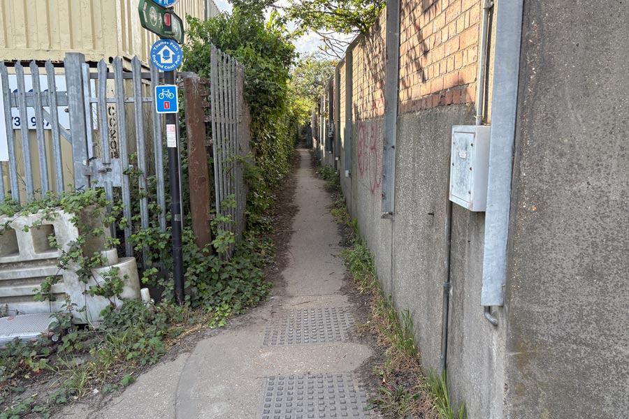 alley